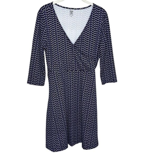 Title Nine Dress Size Medium Chevron Faux Wrap Pockets ButTah Stretch SwiftSnap - Picture 1 of 10